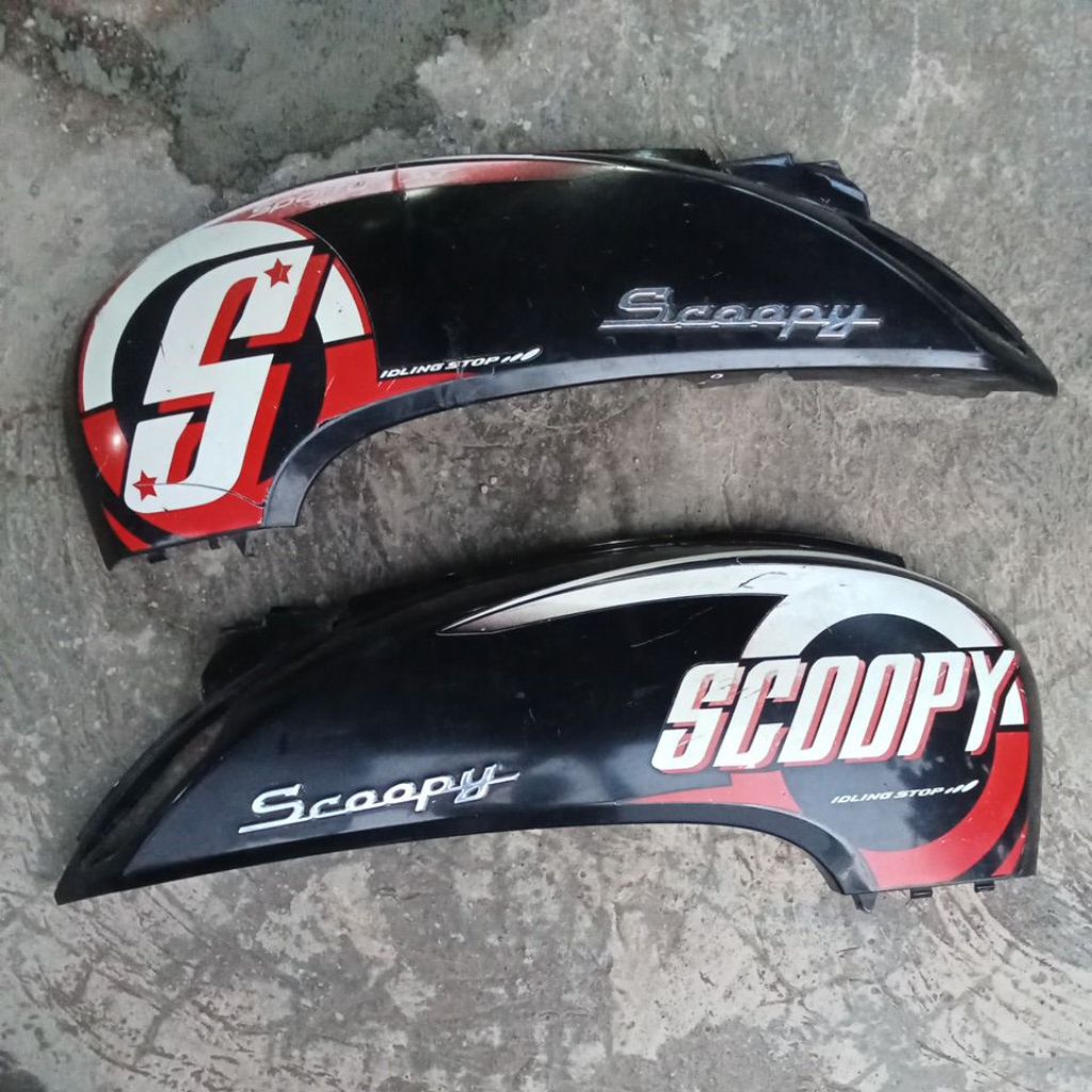 Cover body samping kanan kiri Scoopy Fi 2014 215 ORI ( ada repaint di body kiri ) include emblem ori
