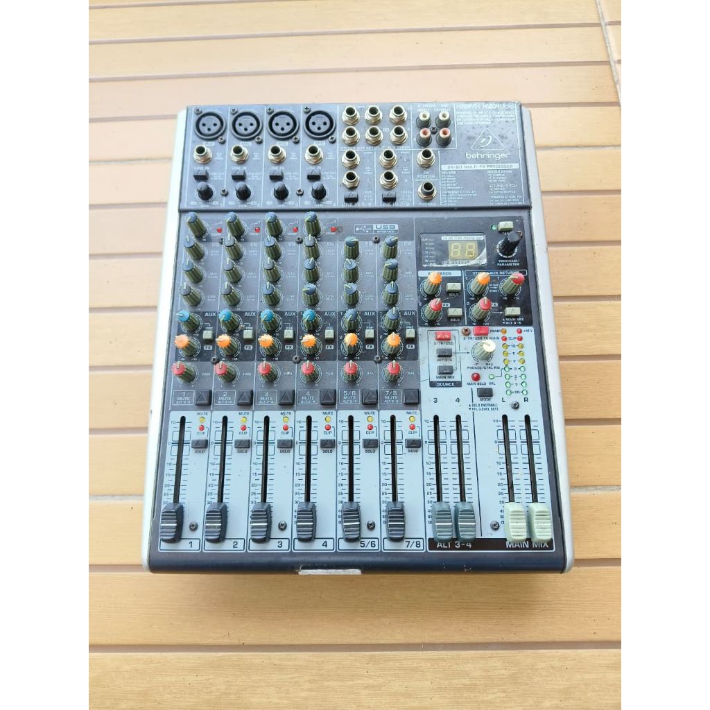 Mixer behringer xenyx x1204USB second original bekas cafe