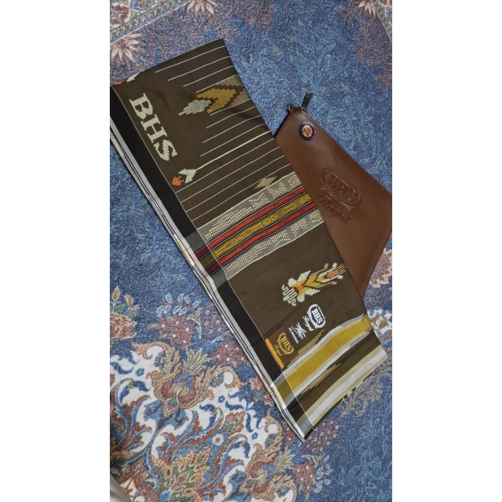 Sarung bhs royal STA Gold ( second like new )