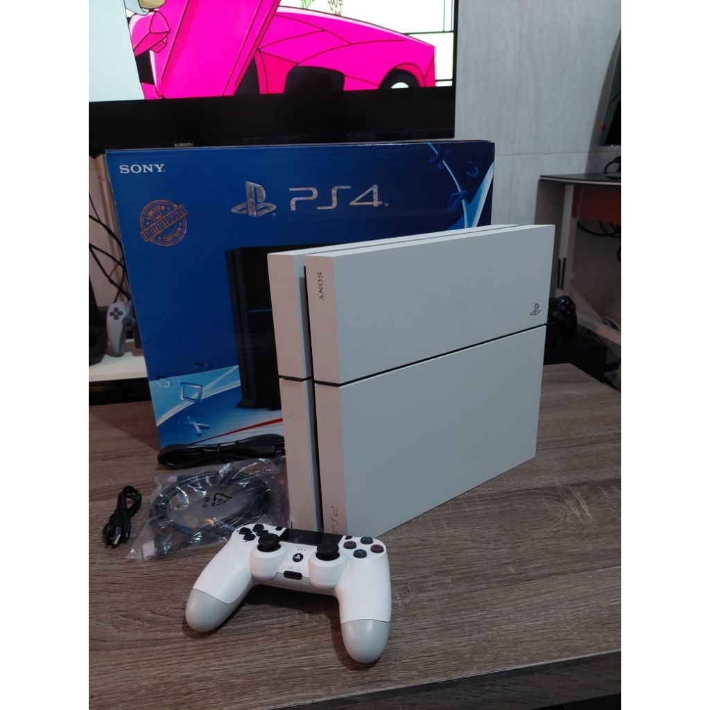 PS4 fat hen 1tb white edition Second like new