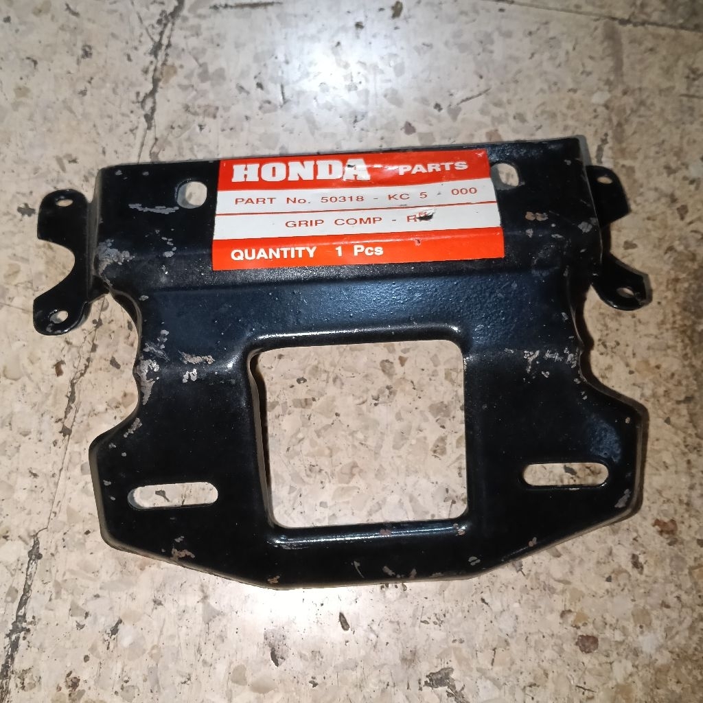 Pegangan lampu stop GL Max Bracket lampu stop GL Max Breket lampu GL Max Bracket Lampu GL Max 50318-