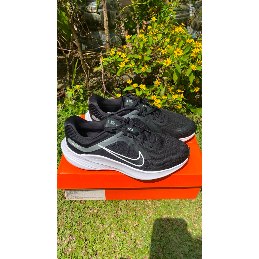 Nike Quest 5 Black - Sepatu Lari Nike Hitam