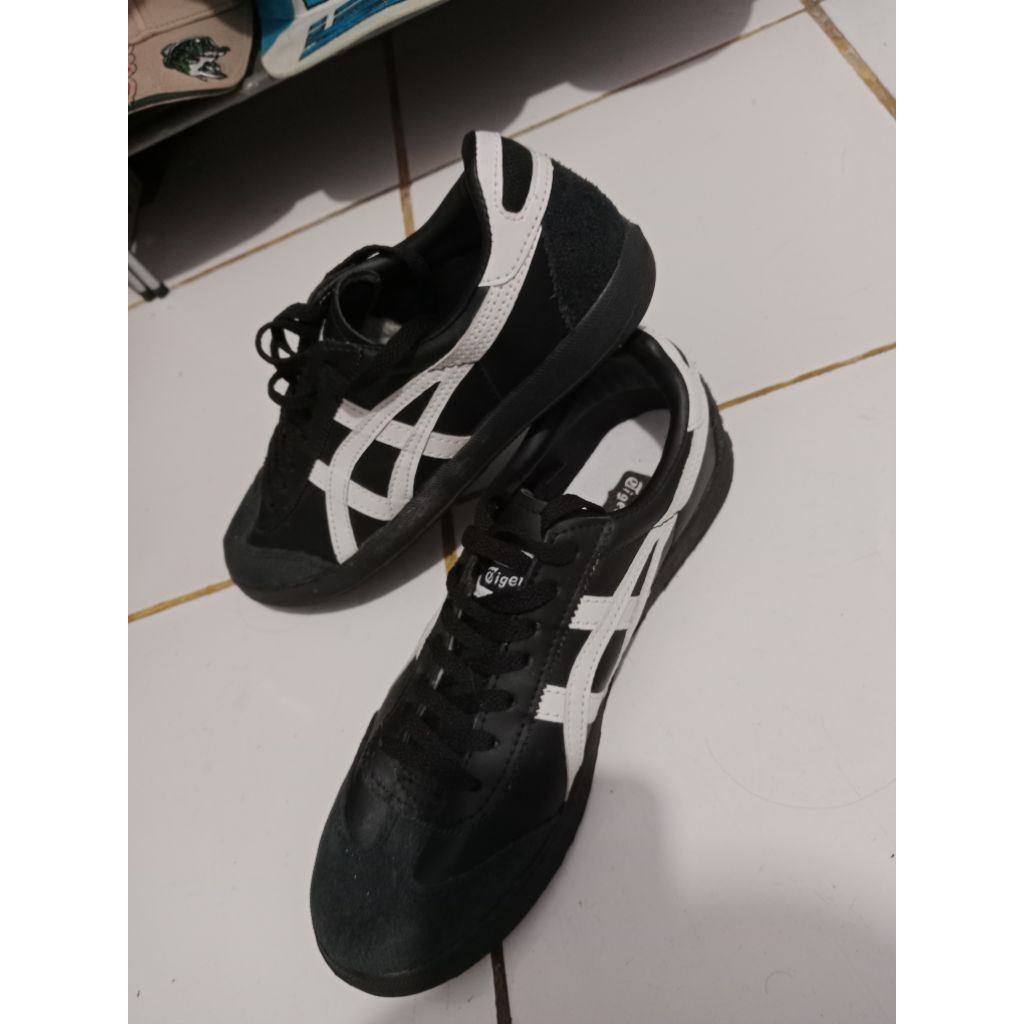 SEPATU SECOND ONITSUKA TIGER sz42