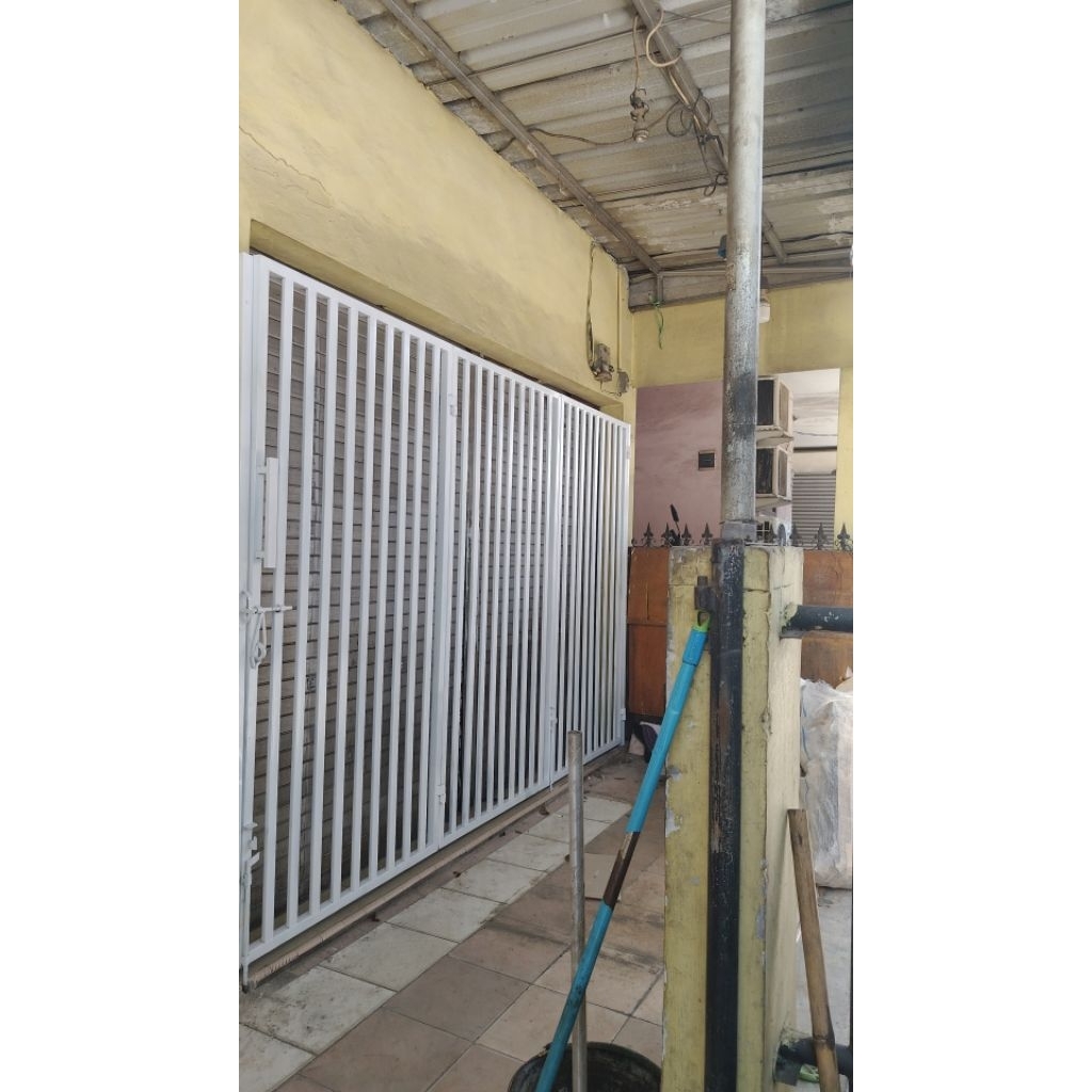 pintu lipat garasi