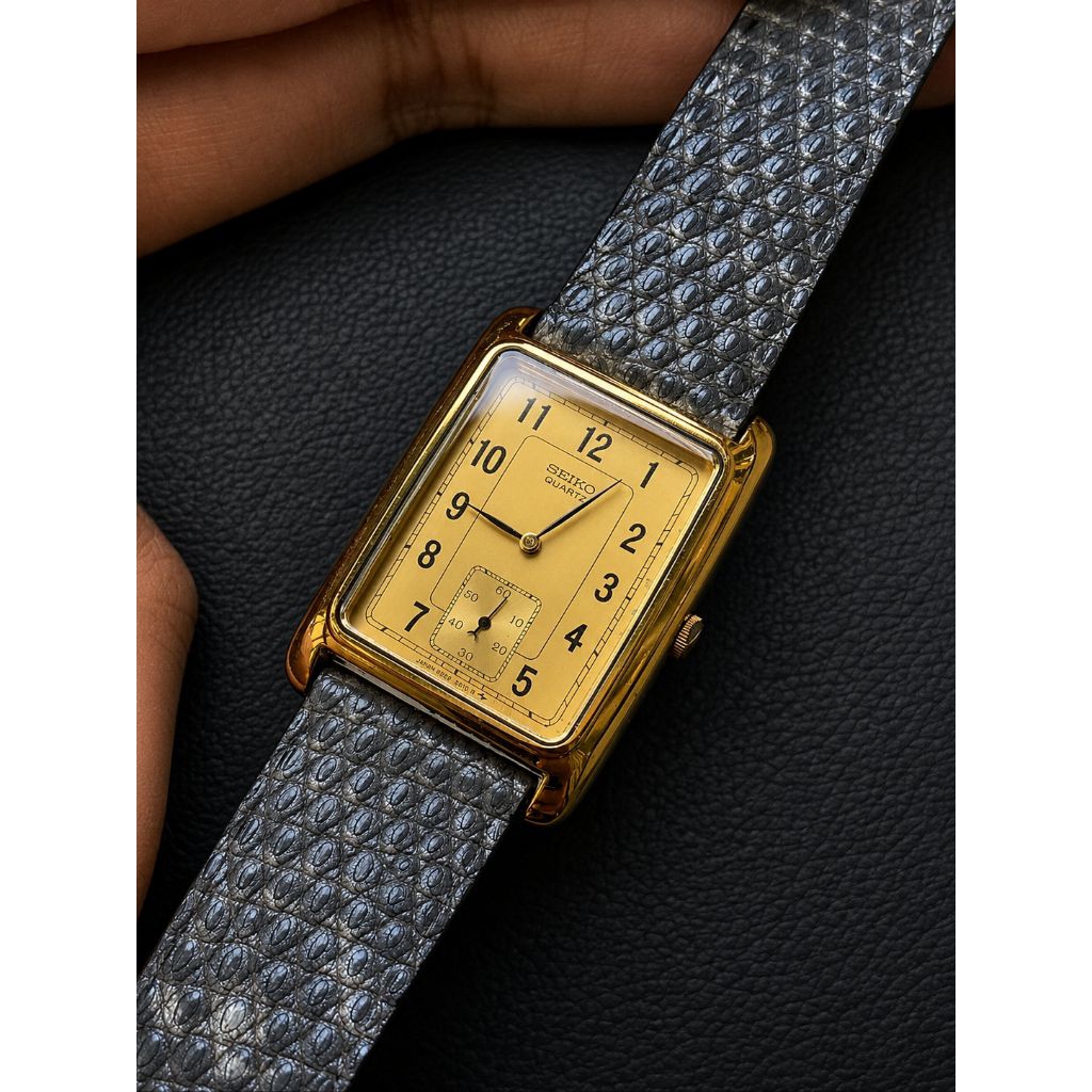 [AVAILABLE] VTG SEIKO QUARTZ TANK SUB-SECOND NUMERAL DIAL