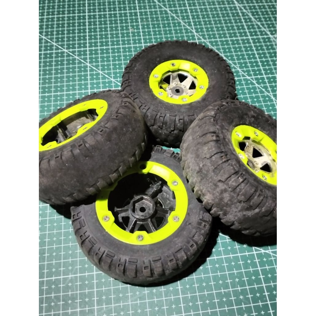 ban wltoys bekas pakay gundul cocok untuk asesoris ato ban serep