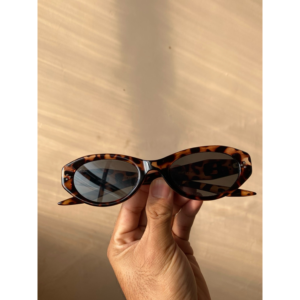 Sunglasses Model Ala Gentle Monster Cat-Eye Tortoise – Second / Bekas