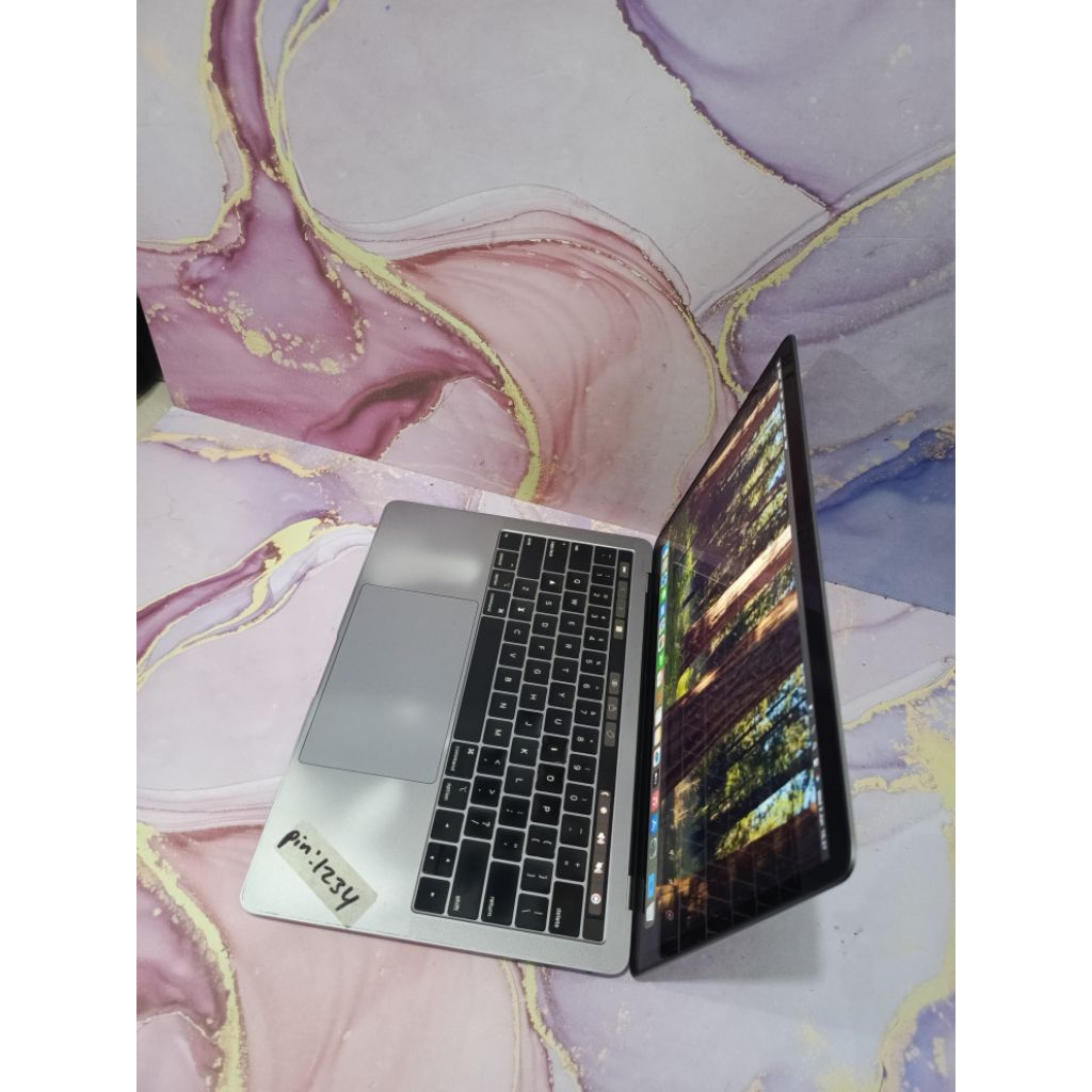 Macbook Pro 13 Inch 2019 Intel Core i7 16/512 SSD Touchbar