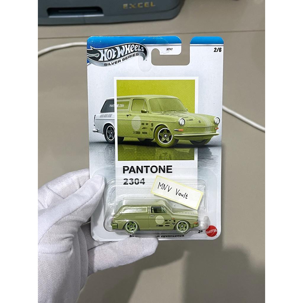 Hot Wheels PANTONE Custom '69 VW Volkswagen Squareback (Silver Series 2026) (Ijo / Hijau / Earthy Me