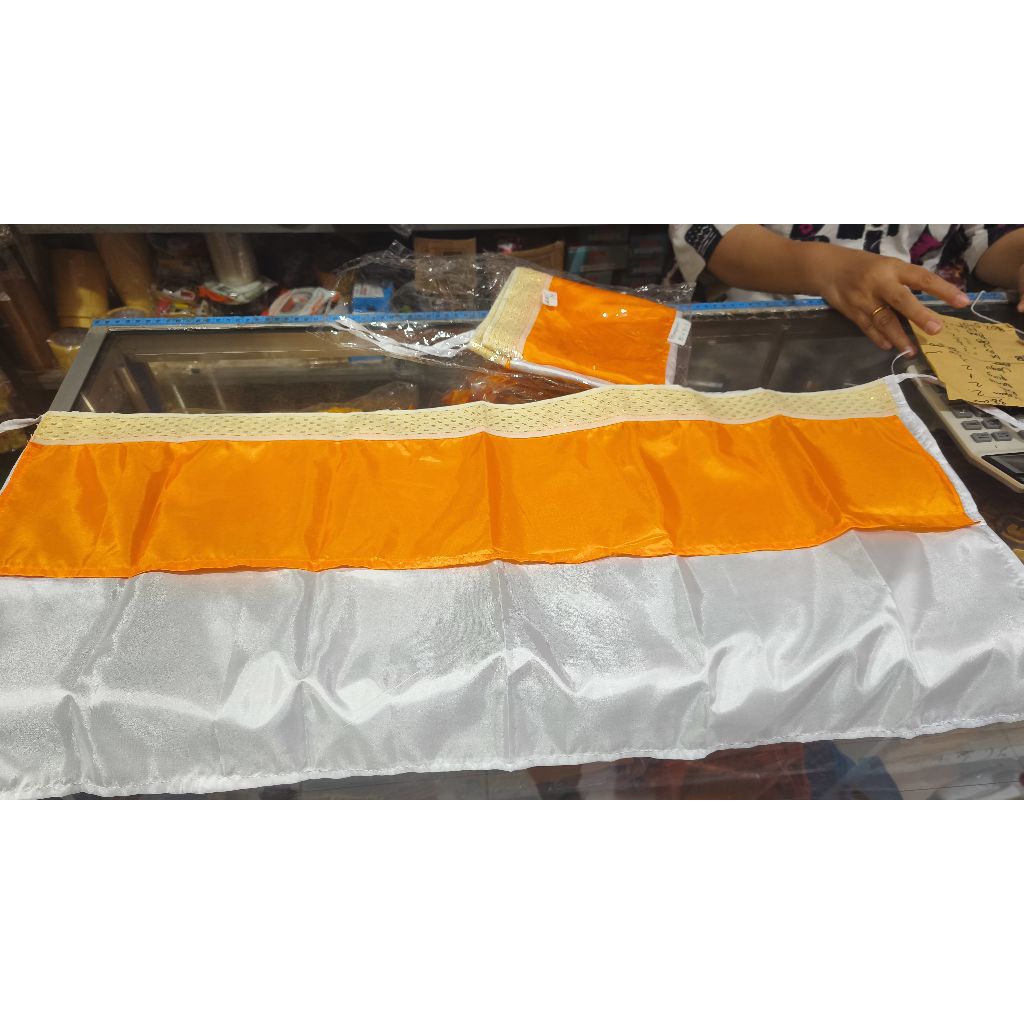 wastra pelangkiran // ider ider pelangkiran putih kuning