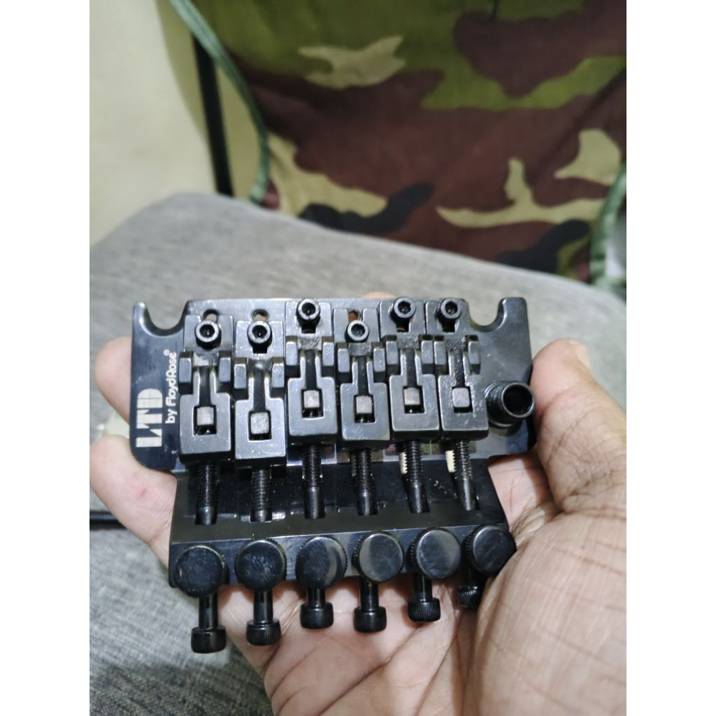 tremolo updown gitar elektrik Ltd by floydrose original black
