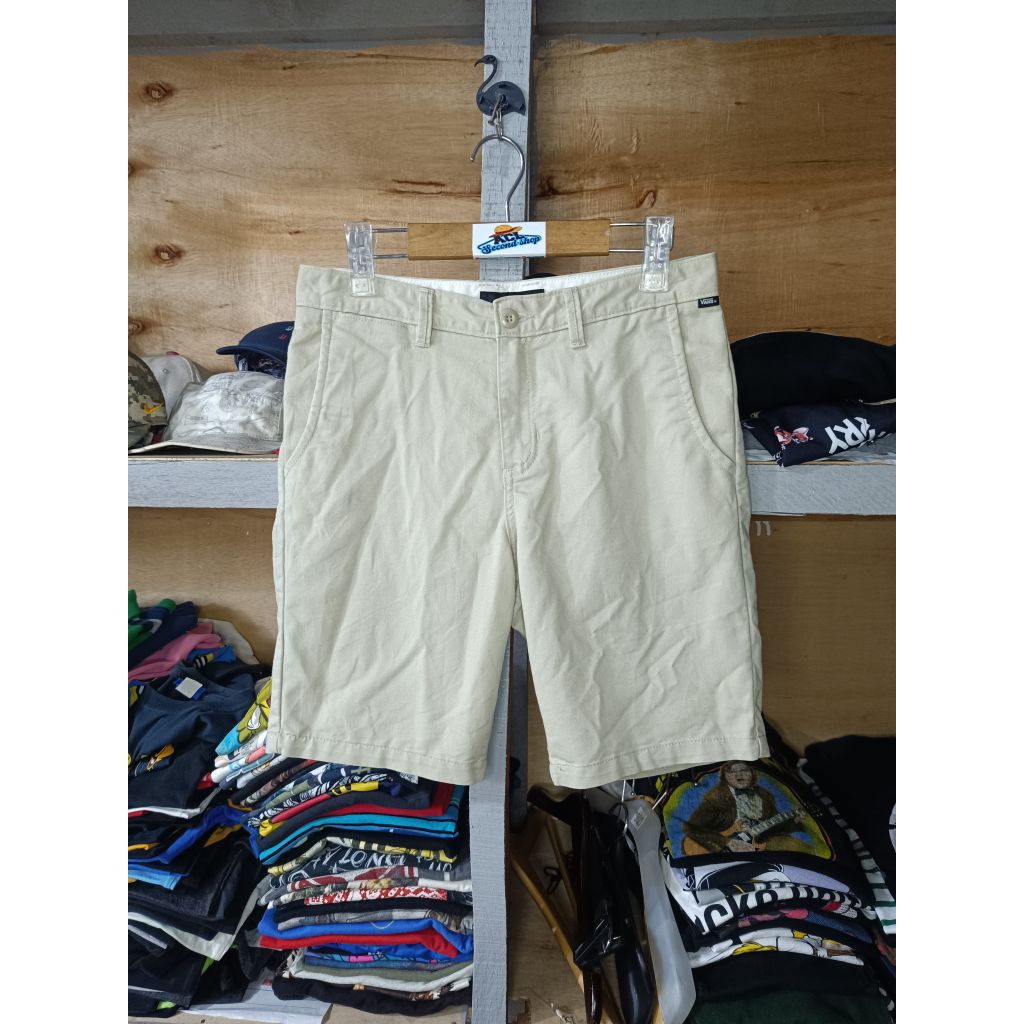 Celana pendek vans