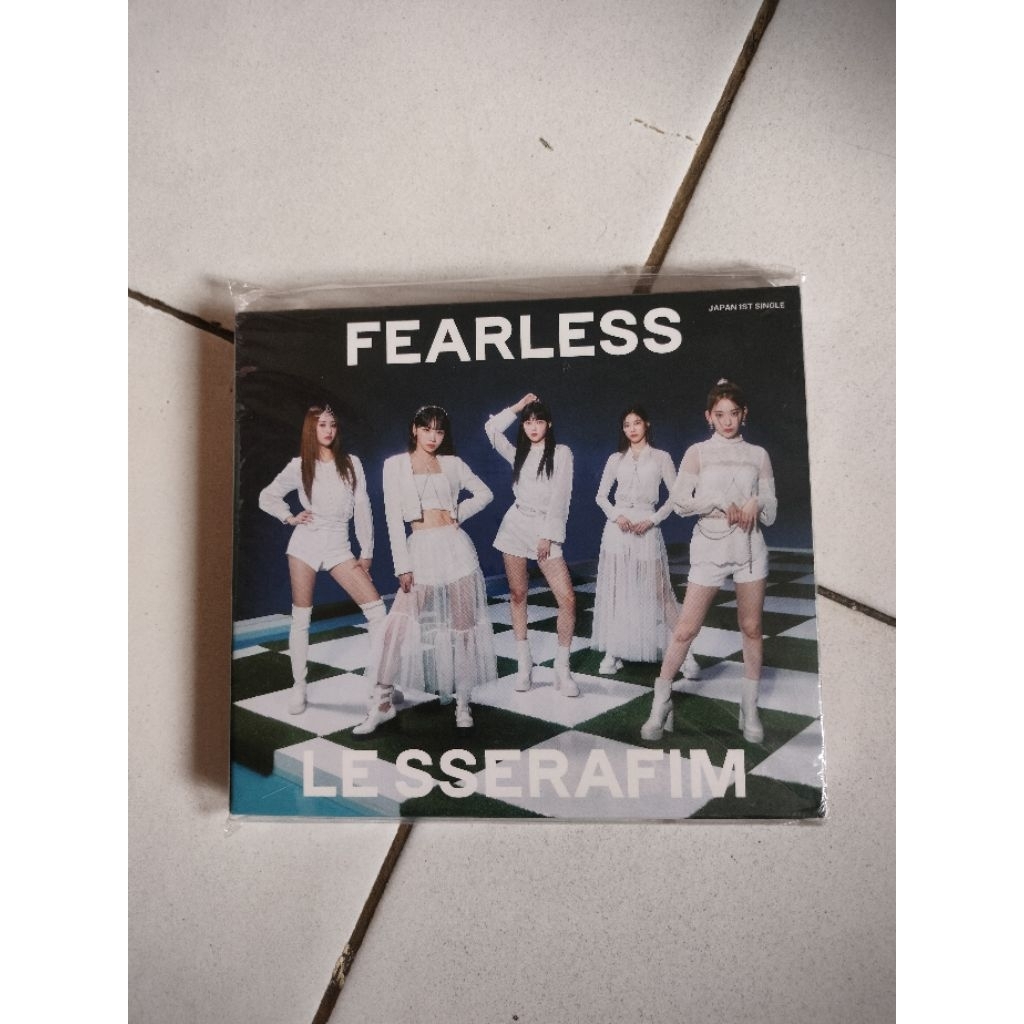 album only LE SSERAFIM fearless japan