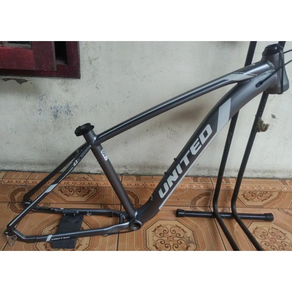 Frame sepeda united monanza