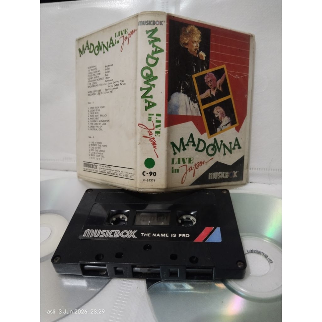 kaset pita Madonna (Live in Japan)