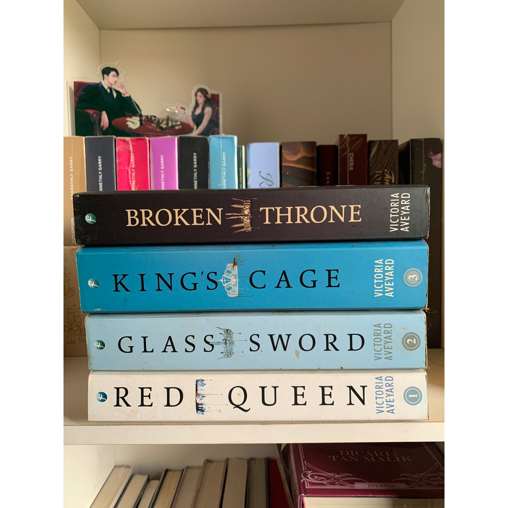 NOVEL RED QUEEN SERIES | RED QUEEN | GLASS SWORD | KING CAGE | BROKEN THRONE | BHS INDONESIA | BUNDL