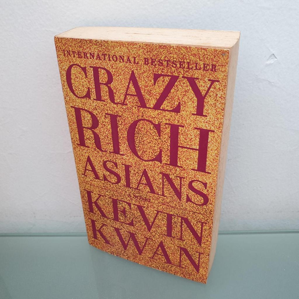 [preloved] Crazy Rich Asians - Kevin Kwan (b.inggris)