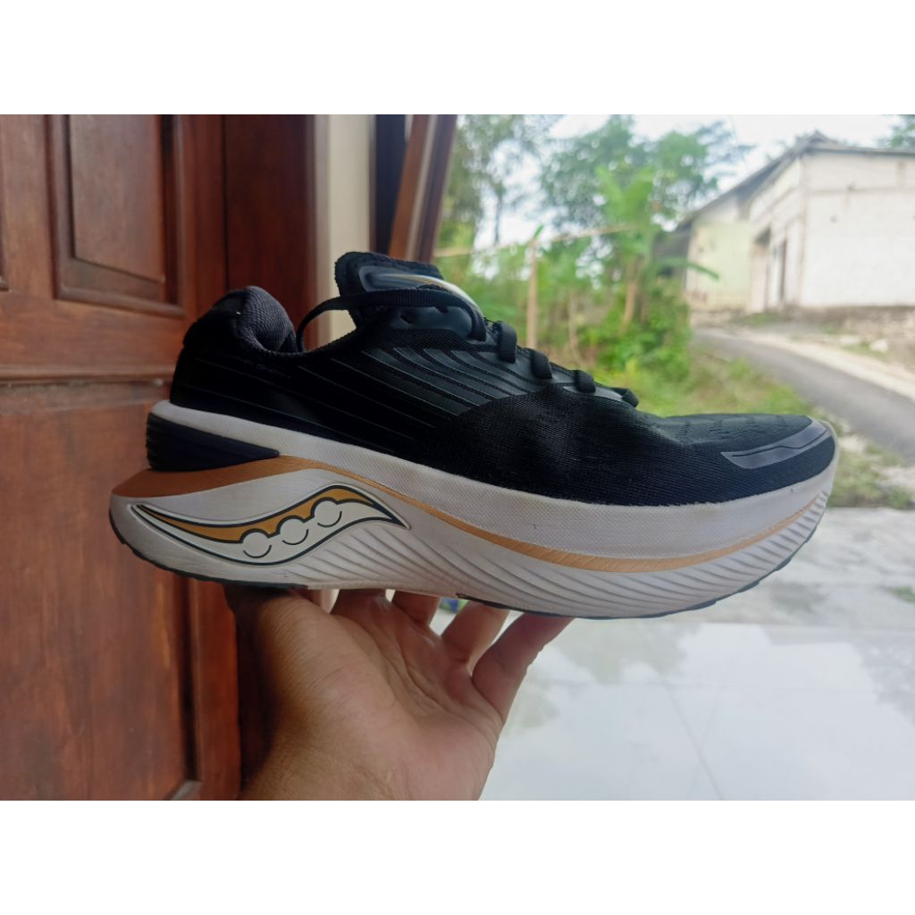 Sepatu Running Saucony second original