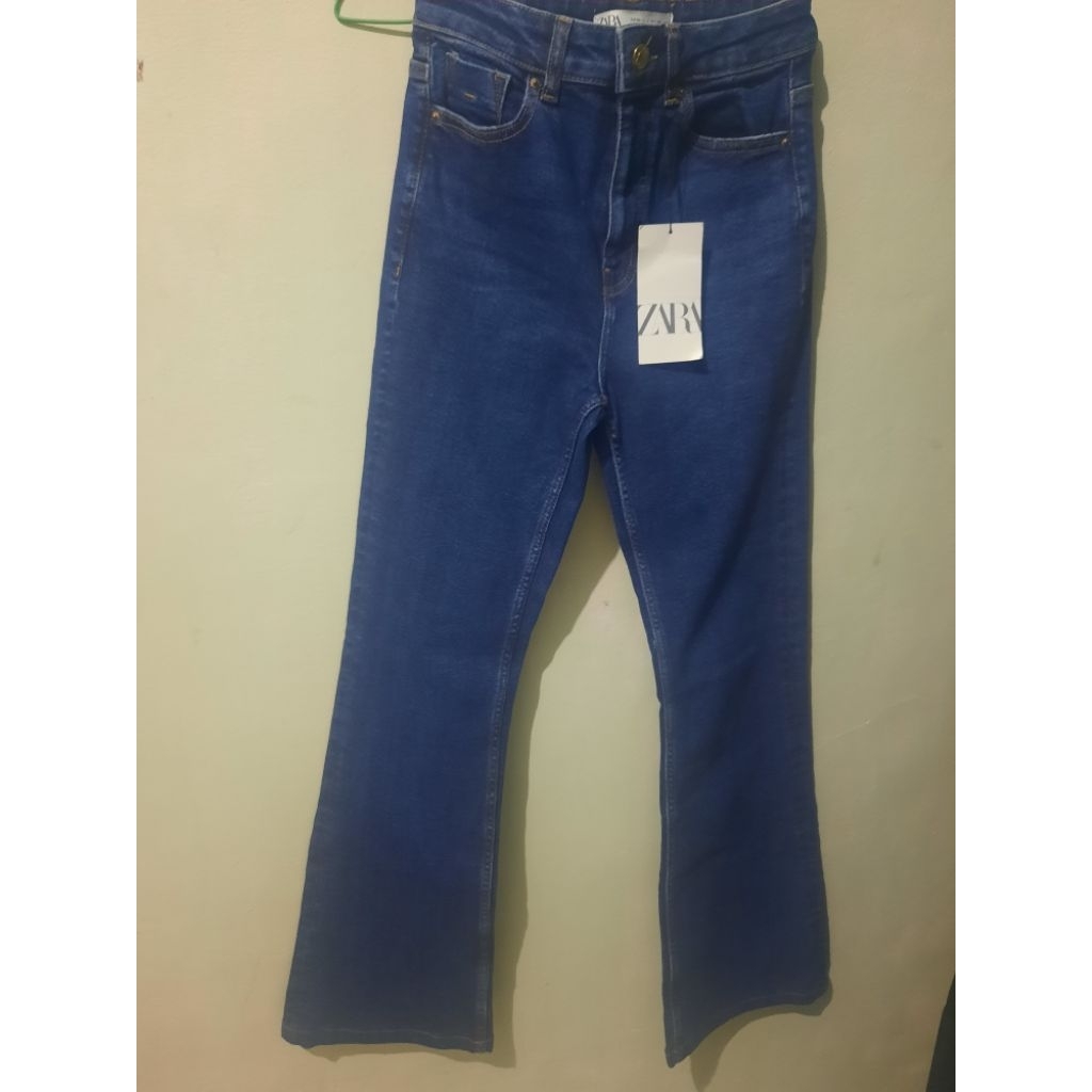 Celana jeans Zara model flare jeans