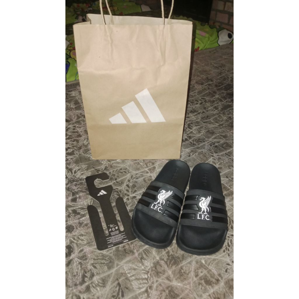 Sendal Adidas Liverpool