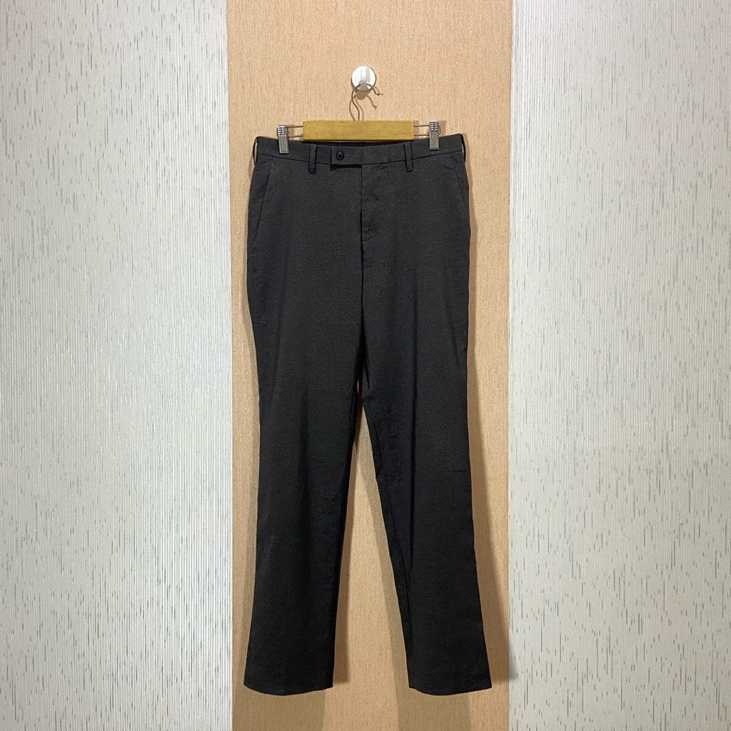 Work Pants UNIQLO AIRSENSE (Ultra Light) / Celana Bahan Pria / JP486 / Size 28