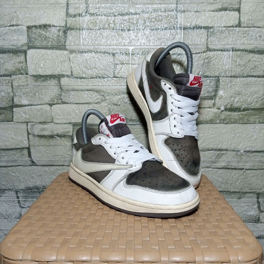 Aj1 low Travis scott Revese mocha