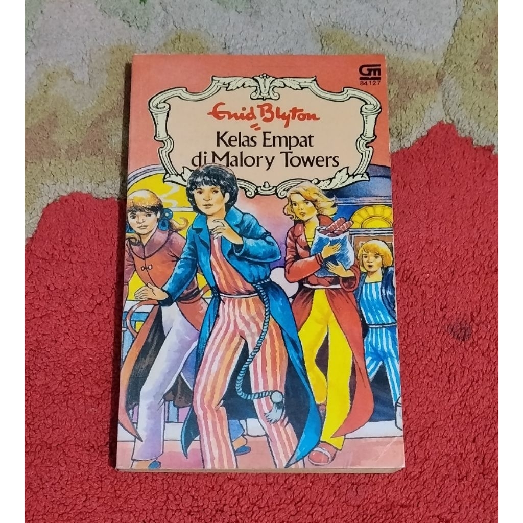 Novel second Enid Blyton "Kelas Empat di Malory Towers" 100%ORI cover lama koleksi pribadi