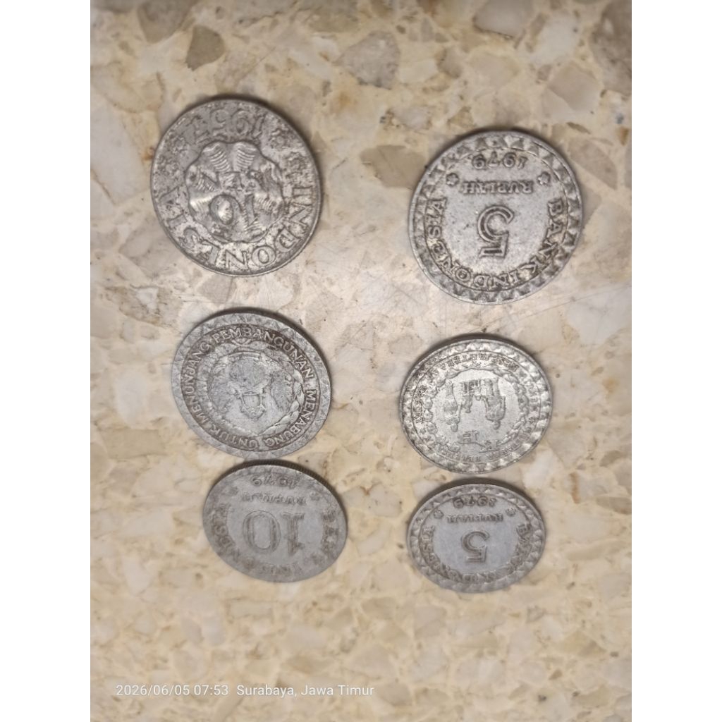 Uang koin 5 Rupiah indonesia