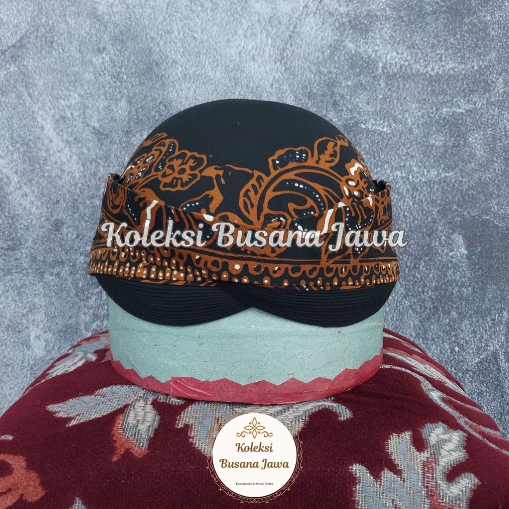 Blangkon Solo Kasatriyan Alusan Batik Latar Ireng