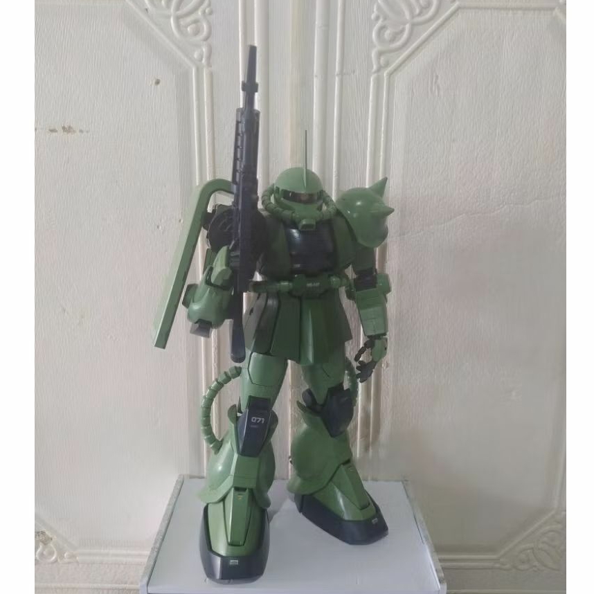 PG zaku BANDAI