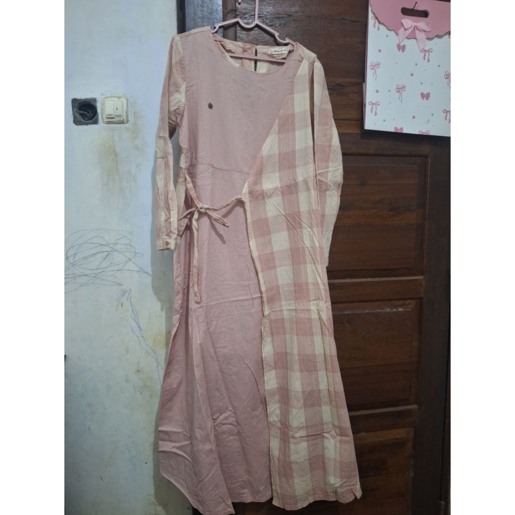 [Preloved beyya] Corniche - Gamis Pink