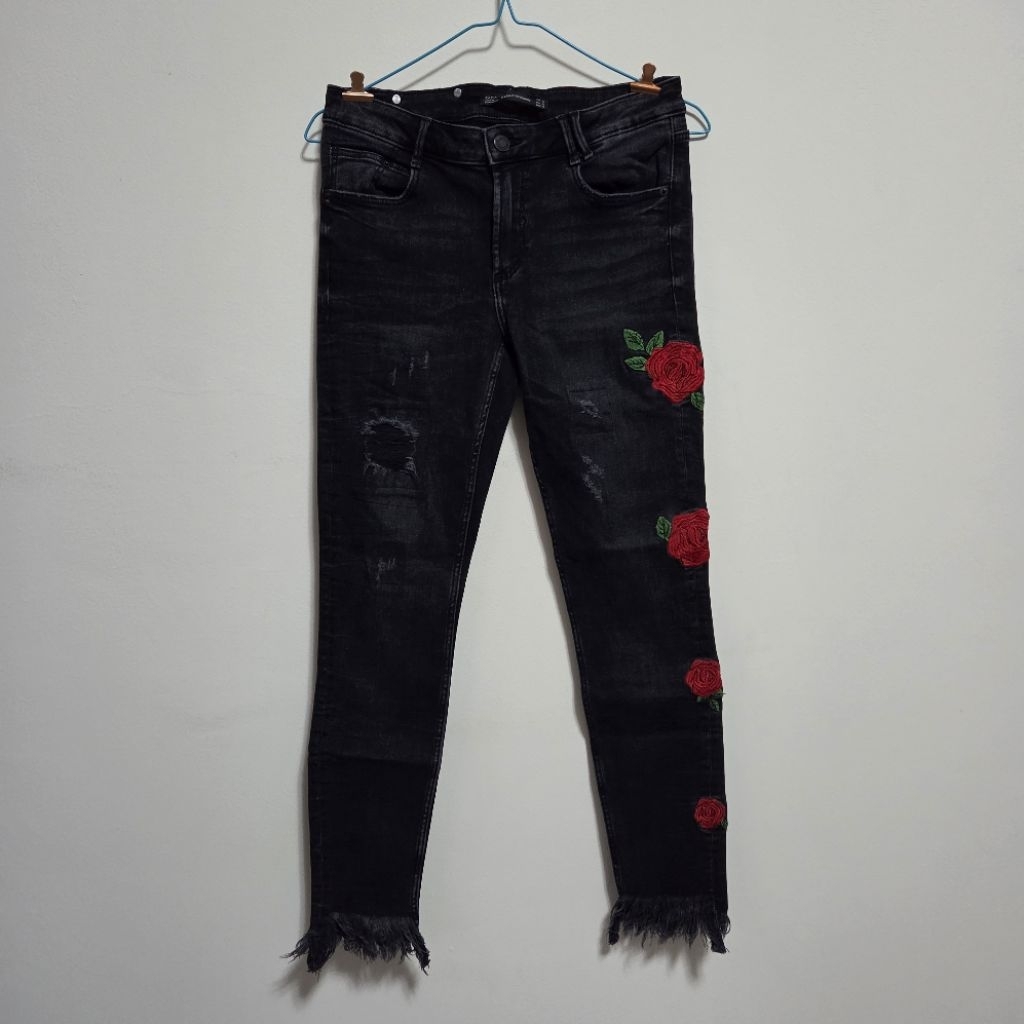Zara Black Ribbed Denim with Rose Embroidery Skinny Jeans (Preloved)