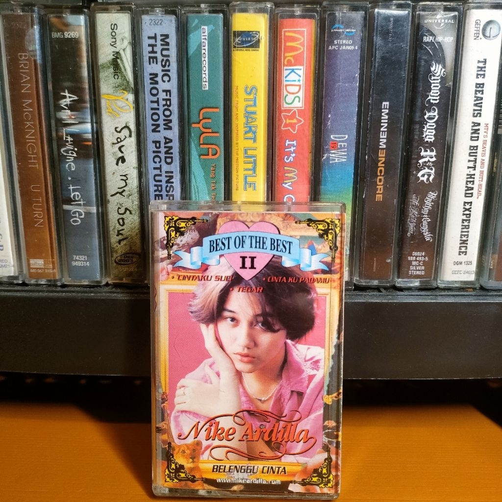 Kaset Pita Nike Ardilla Best Of The Best 2 II Belenggu Cinta Pudar lumayan bagus kaku