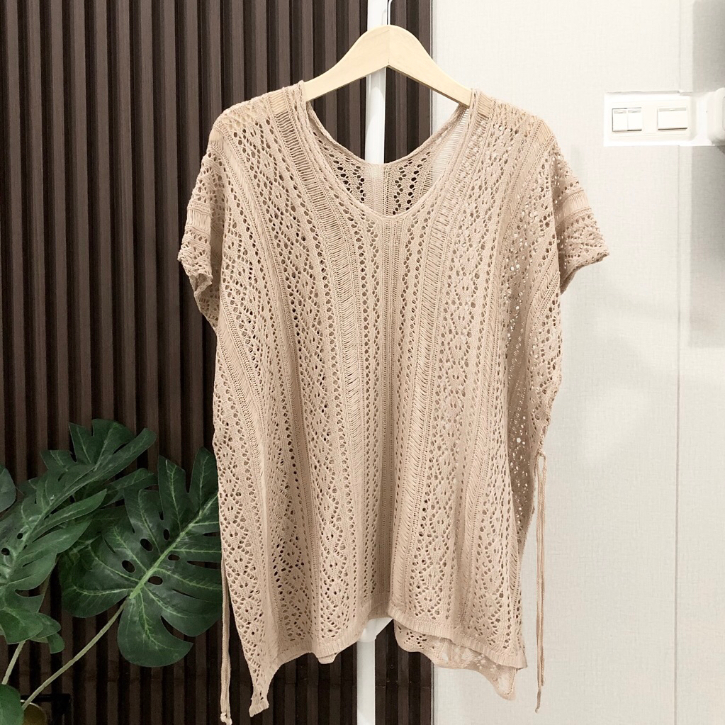 KNIT SWEATER / Casual Knit / Sweater Wanita / Knit Wanita / Sweater Pantai / Outfit Pantai /