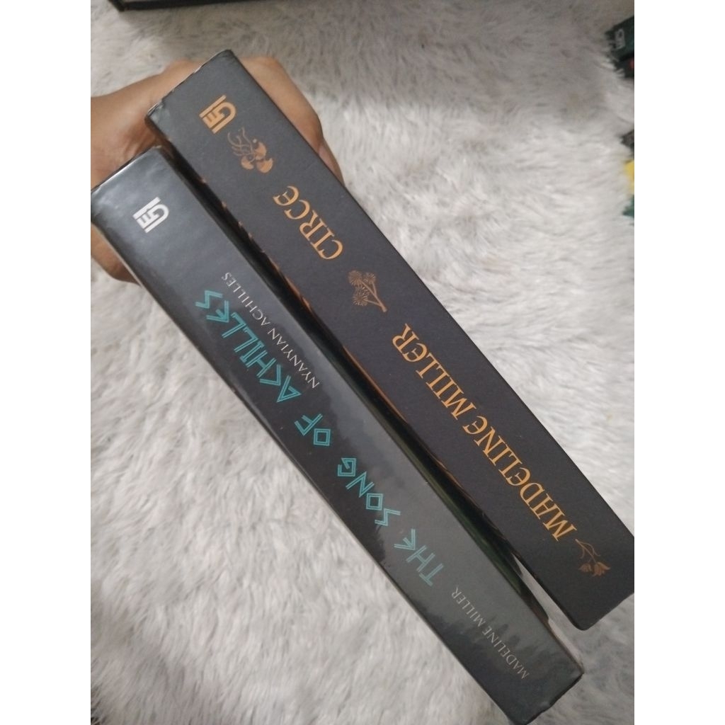 Set Novel Preloved The Song of Achilles, Circe.