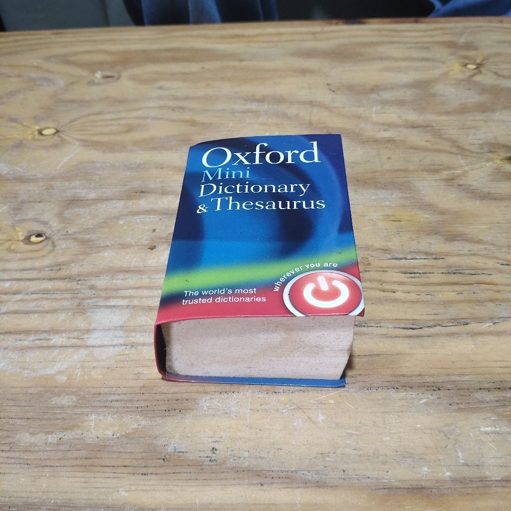 Kamus Oxford Mini Dictionary & Thesaurus