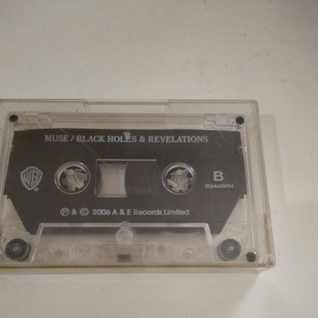 KASET TANPA COVER MUSE BLACK HOLES & REVELATIONS