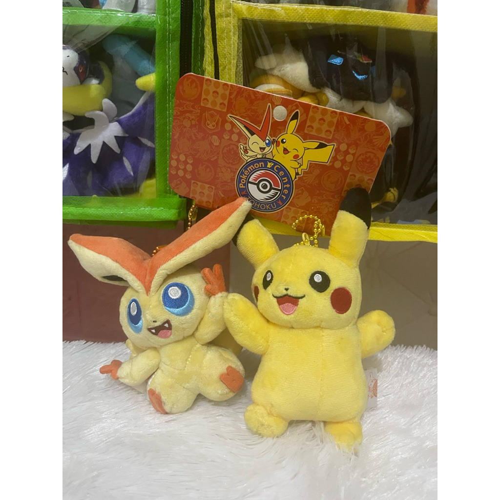 pikachu victini keychain new