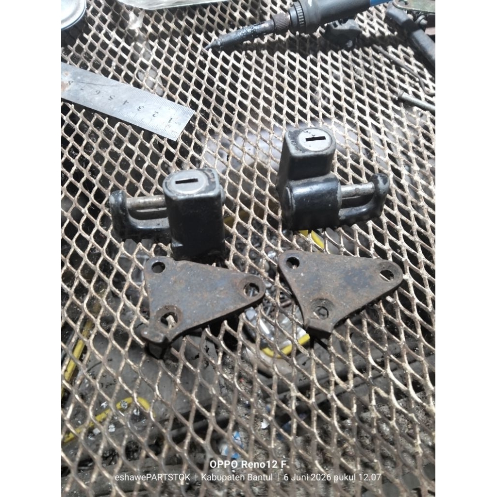 kunci helm motor Honda cb100  c70