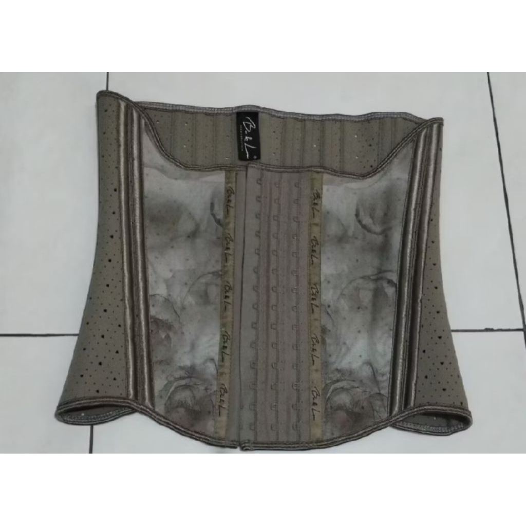 Preloved Korset Cikor baru sekali pakai Charcoal, S, Torso 28 cm
