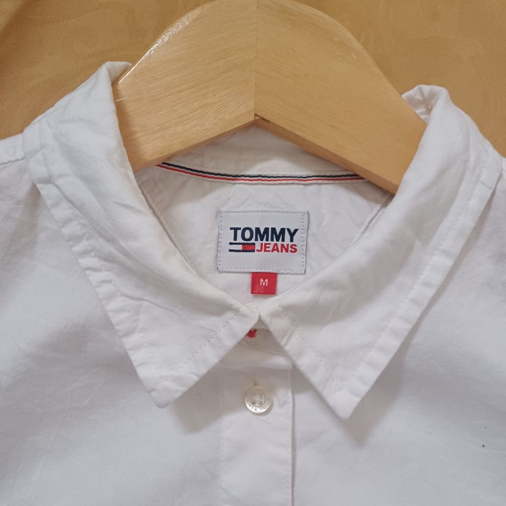 Kemeja putih lengan panjang "Tommy Hilfiger" preloved
