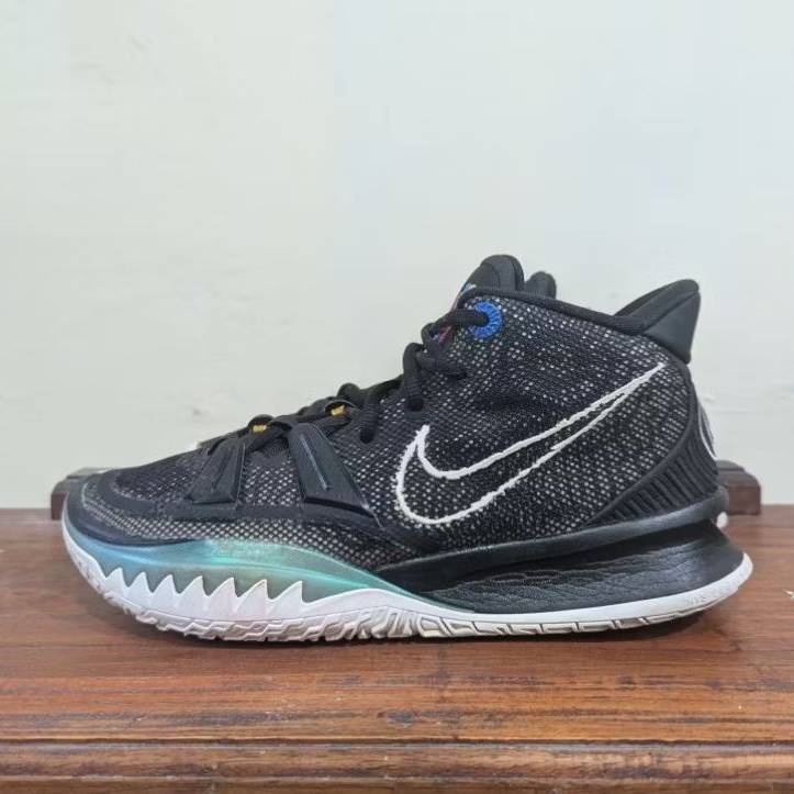 N*k* Kyrie 7 "Brooklyn black" size 40,5