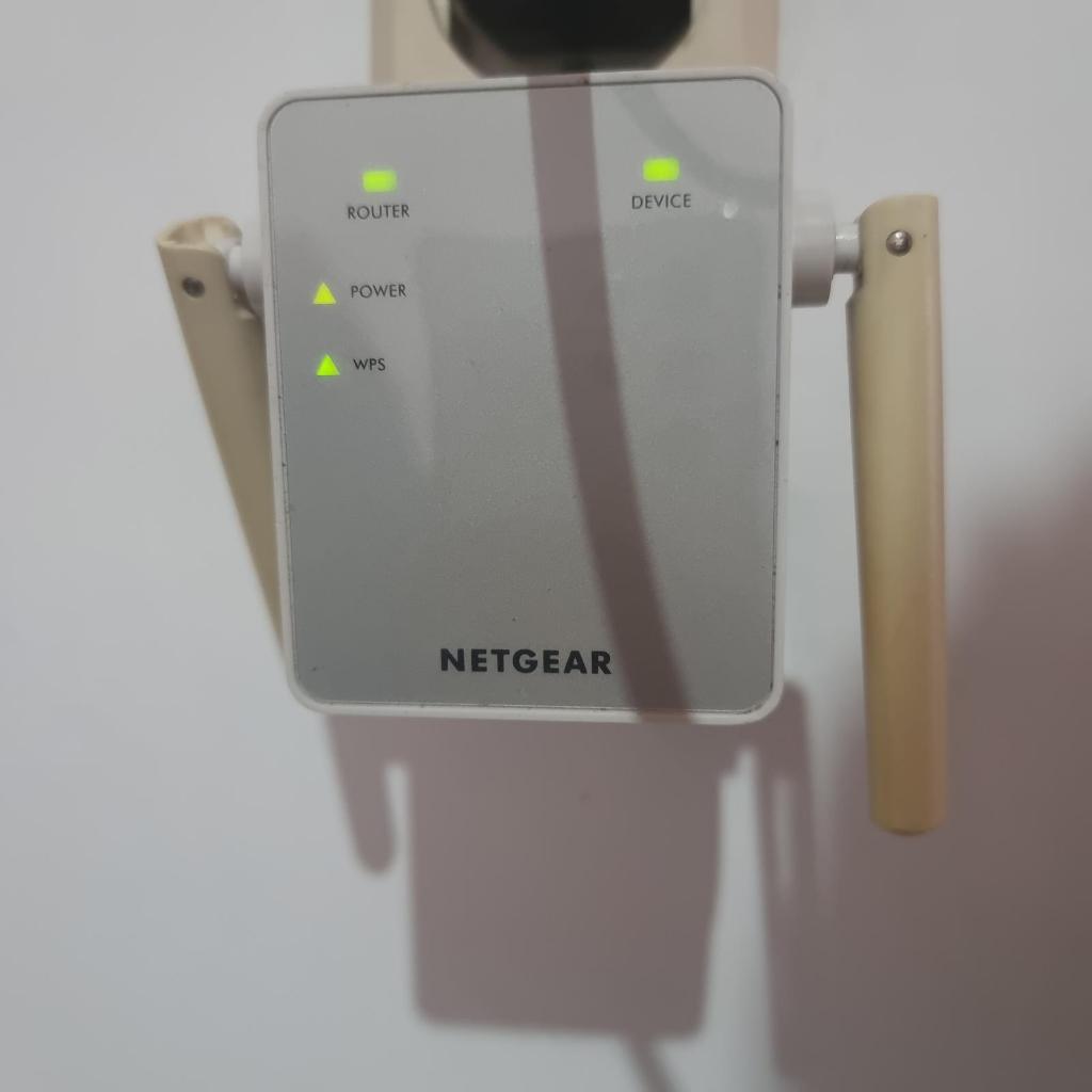 NETGEAR WiFi Range Extender - Essentials Edition, 300Mbps