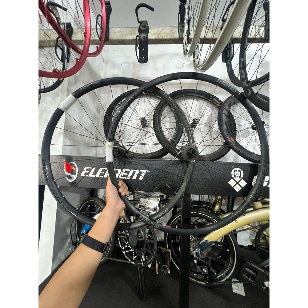 WHEELSET GRAVEL ROAD BONTRAGER PARADIGM BEKAS SECOND 700 28C ALLOY
