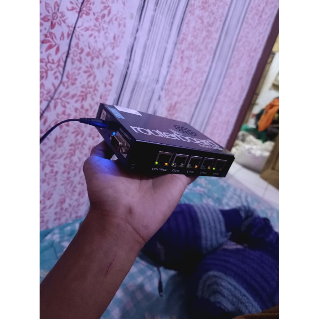 mikrotik rb450gx4 bekas  (kesamber petir)