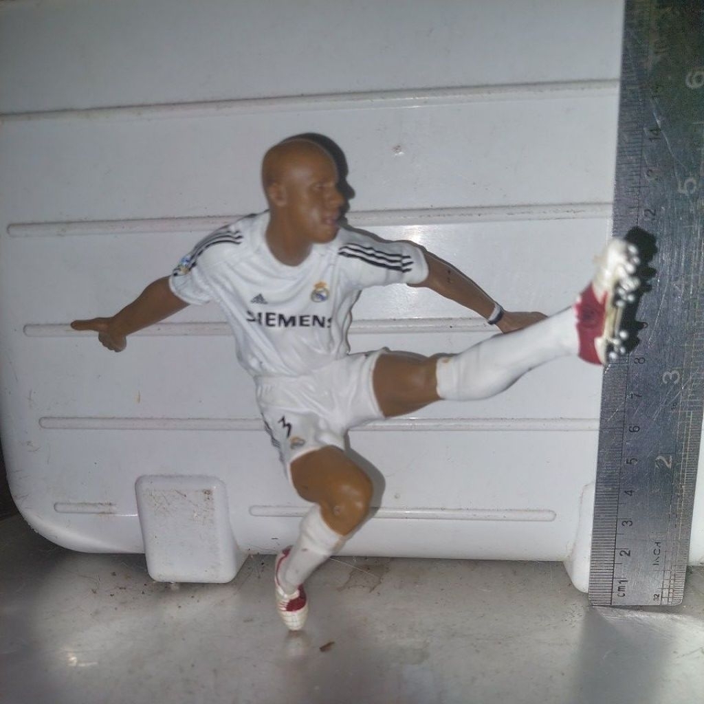 Figur sepakbola R. Carlos FT Champs