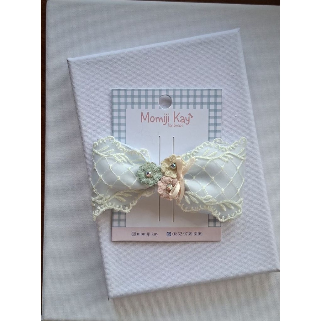 Jepitan rambut lovely lace