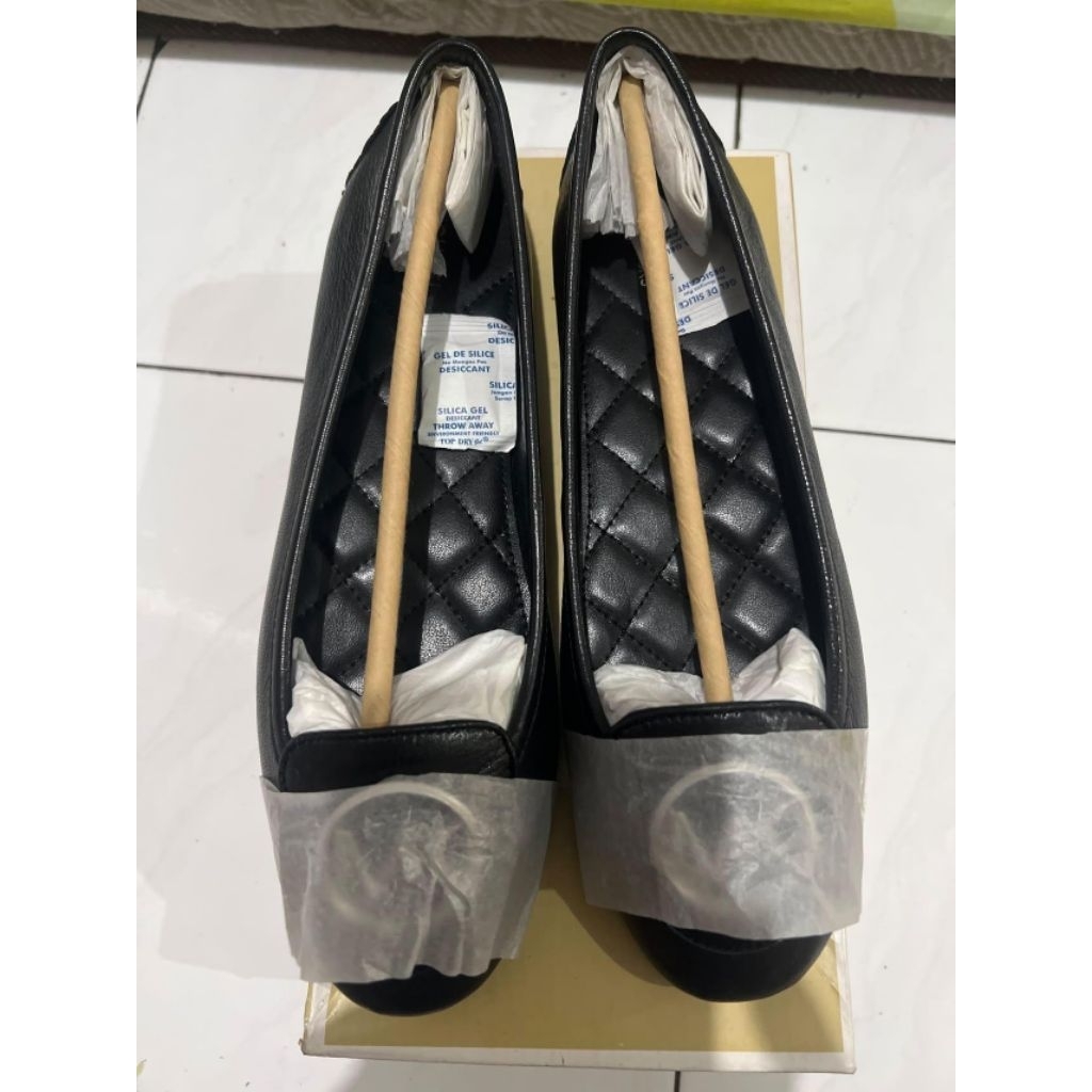 Flatshoes MK lilie moc hitam