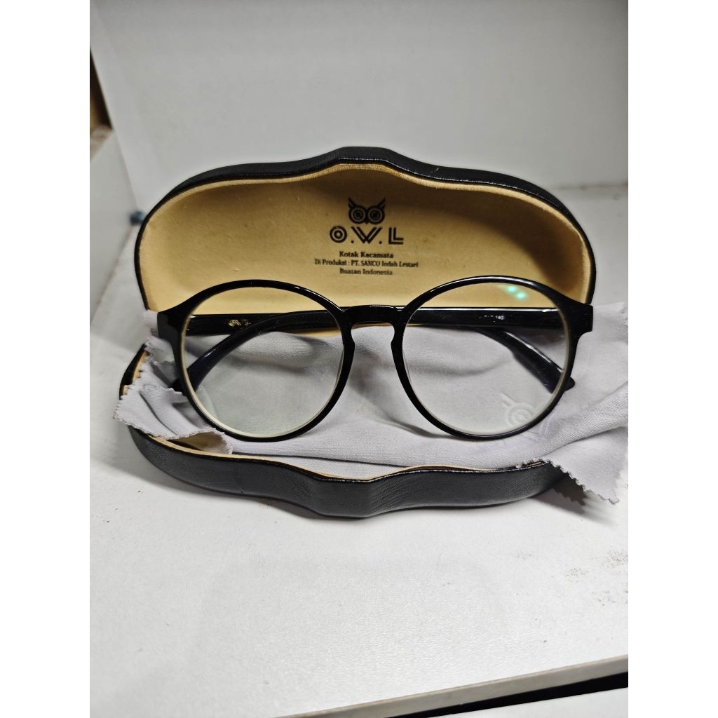 Kacamata OWL Eyewear, Fesyen Pria preloved