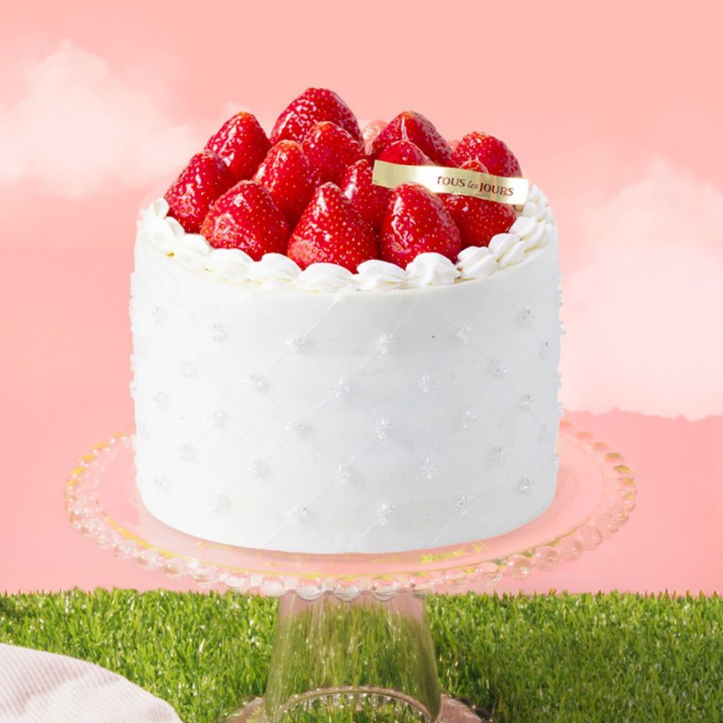 TOUS les JOURS - Strawberry Mary Queen Cake